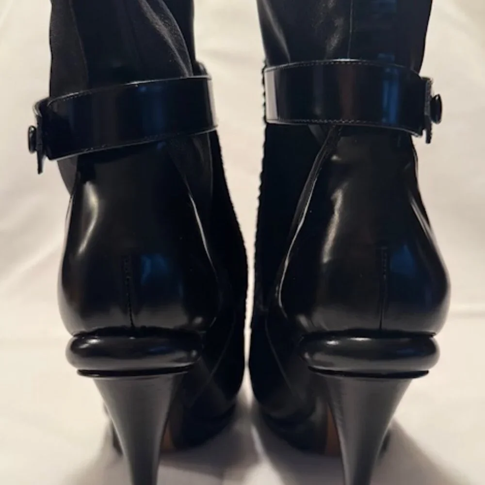 Fendi Victorian Calf Hair/ Patent Leather Ankle Booties -Size 38 w/ Box LIKE NEW